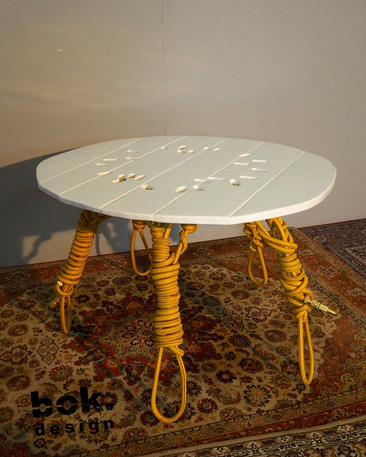 24.031 Round Table, White & Yellow serie